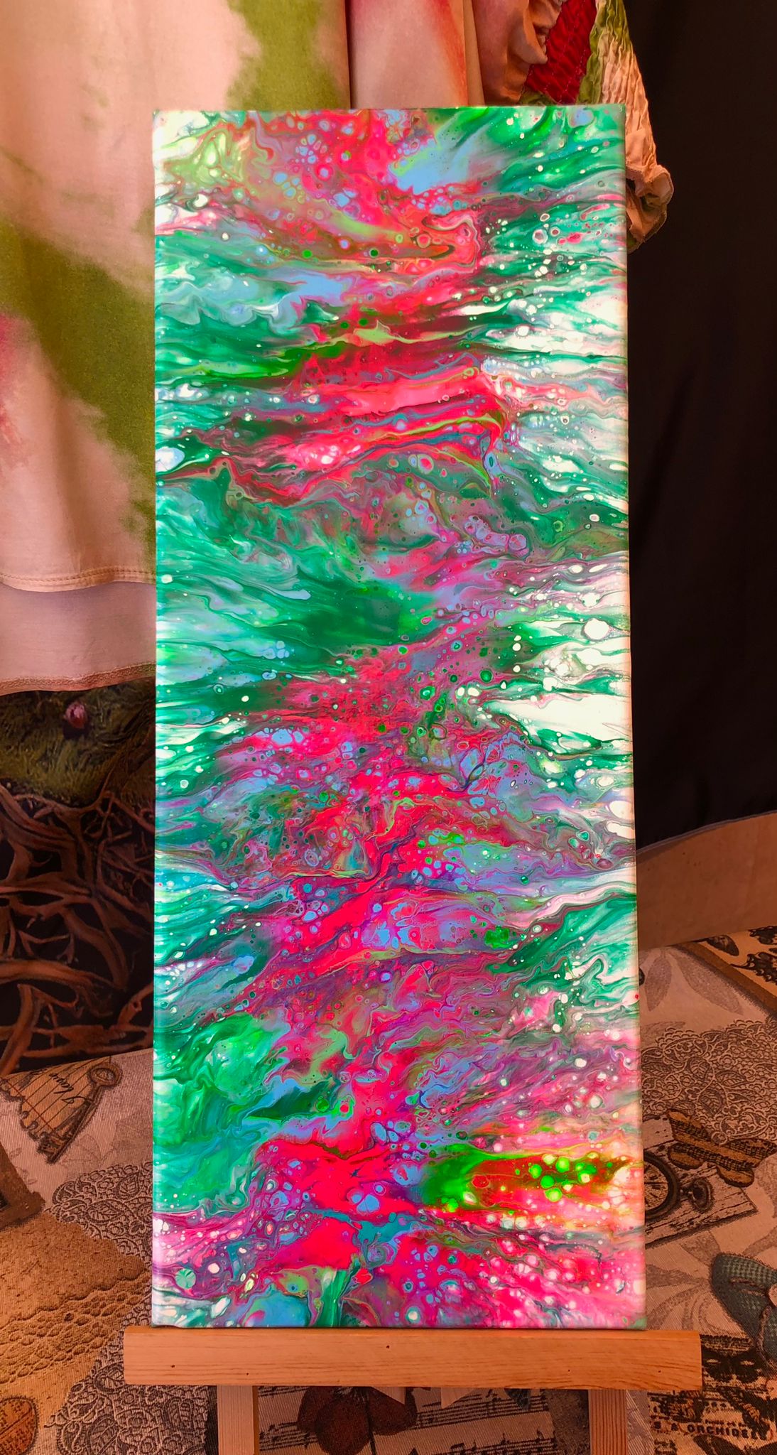 Cuadro pouring art en rosas y verdes