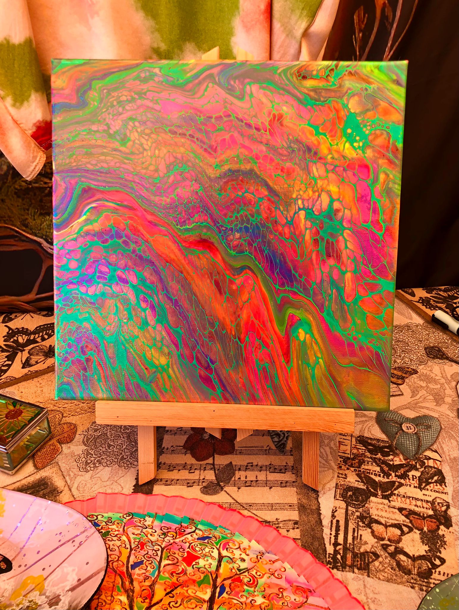 Cuadro pouring art naranjas, rosas y verdes