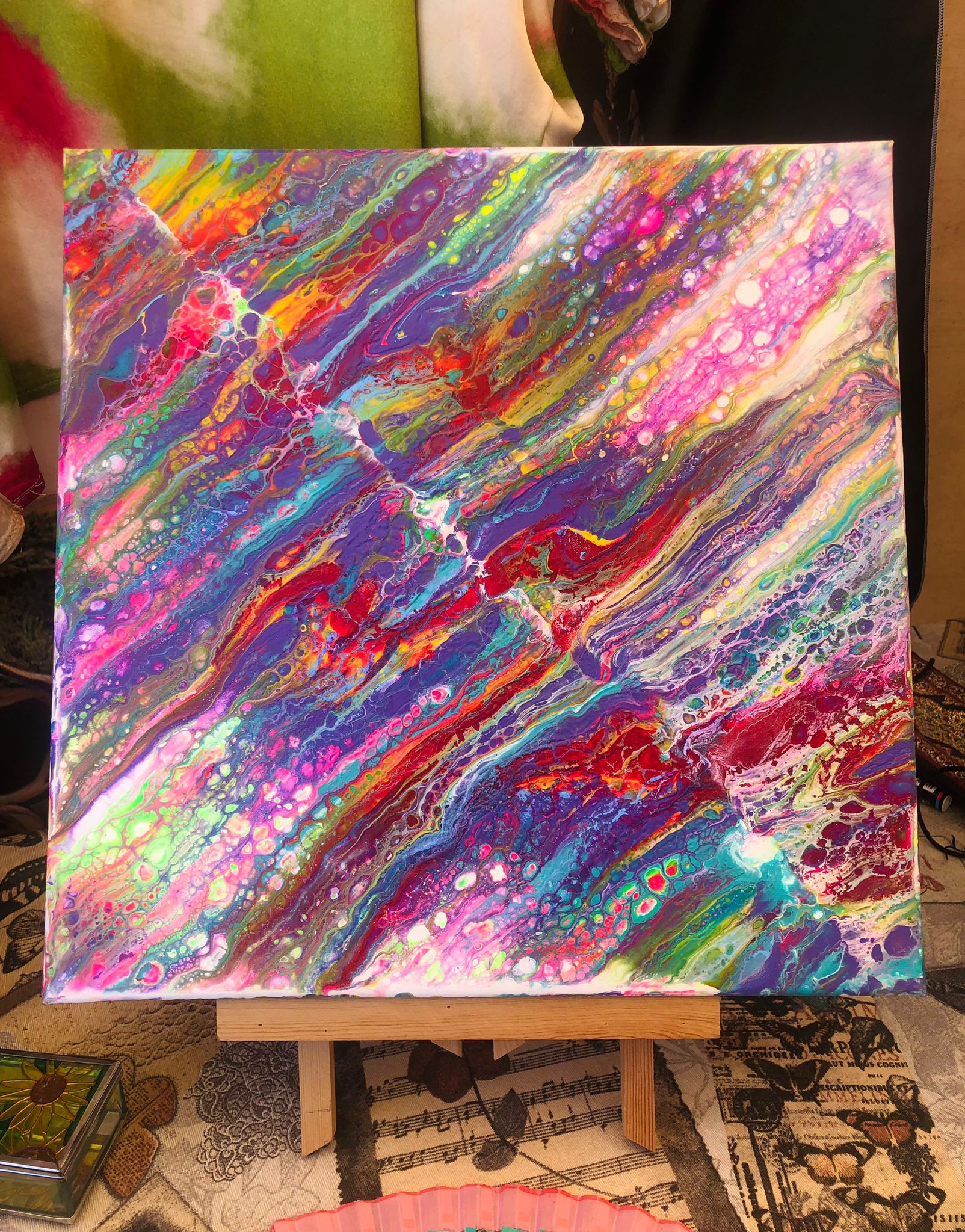 Cuadro pouring art rosas, morados y azules