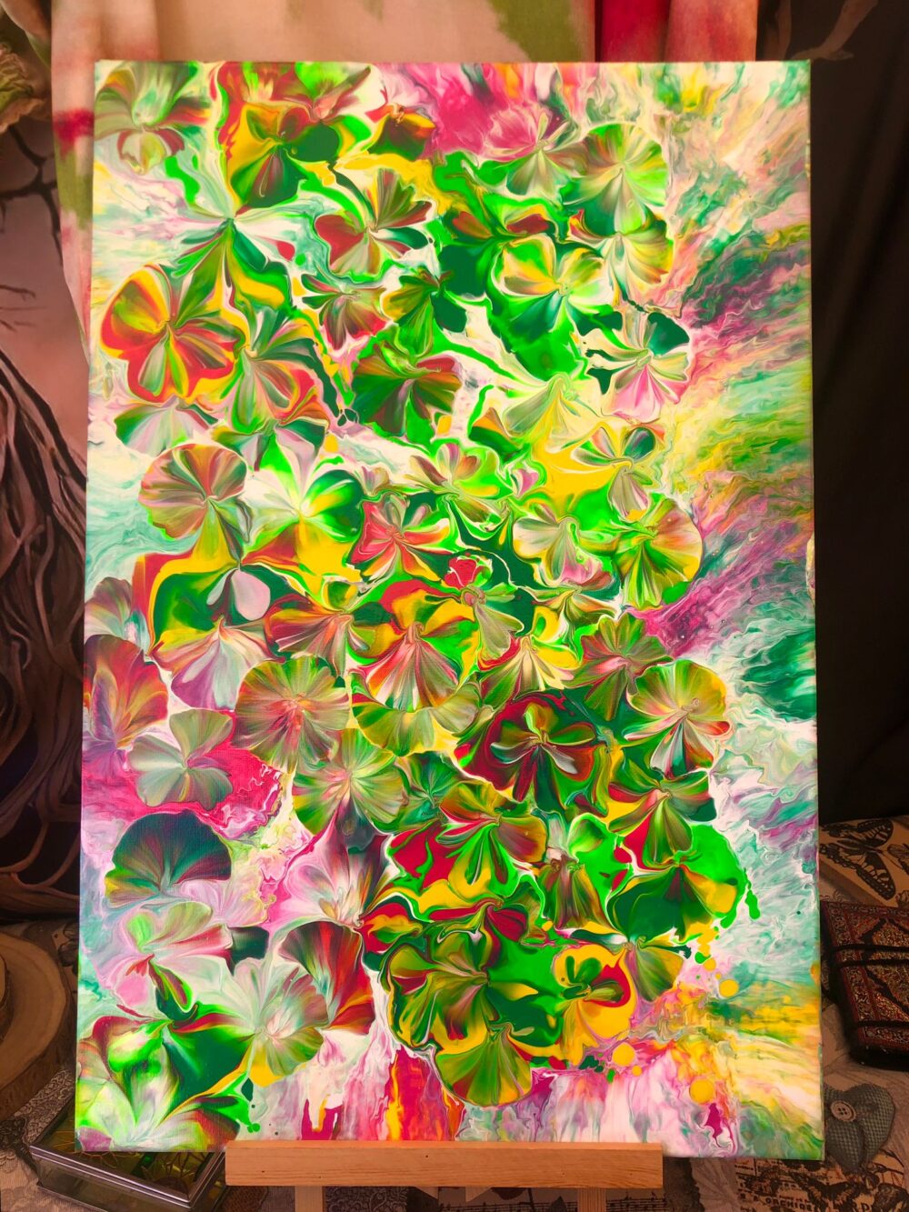 Cuadro pouring art verdes y rojos